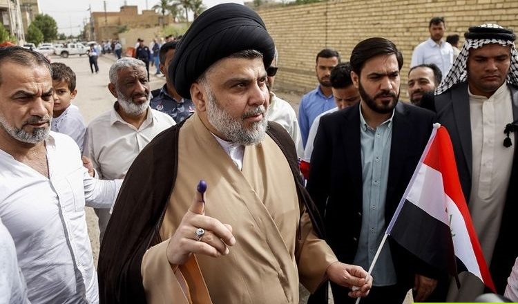 Setelah berbulan-bulan negosiasi, Muqtada Al-Sadr membentuk blok parlementer terbesar di Irak